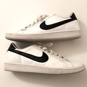 Nike kids tennis shoes US 9, EU 40.5